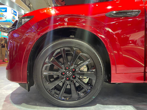Paket aksesori resmi AutoExe untuk mobil Mazda di GIIAS 2024. Foto: Sena Pratama/kumparan