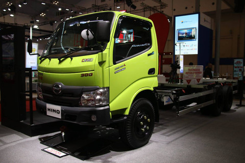 Truk Hino 300 Series di GIIAS 2024. Foto: Hino