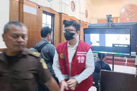 Terdakwa Gregorius Ronald Tannur saat menjalani sidang putusan di PN Surabaya, Rabu (24/7/2024). Foto: Farusma Okta Verdian/kumparan