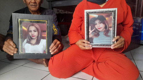 Keluara Dini Sera di Sukabumi menunjukkan foto almarhumah.  Foto: Dok. Istimewa