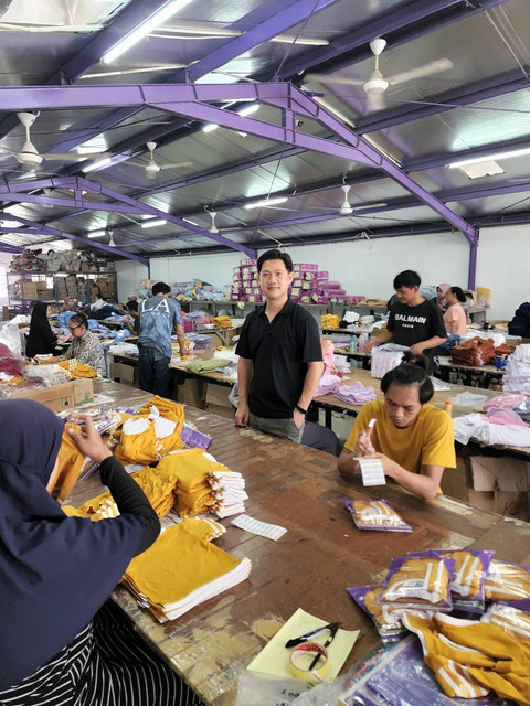 Proses produksi dari brand fashion anak Kazel. Foto: Dok. Istimewa