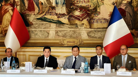Menteri Pertahanan/Presiden terpilih Pilpres 2024 Prabowo Subianto (tengah) memimpin Business Meeting dalam kunjungannya ke Paris, Perancis untuk menemui Presiden Perancis Emmanuel Macron, di Paris, Rabu (25/7/2024). Foto: Dok. Kadin Indonesia
