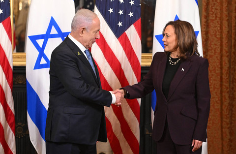 Wakil Presiden AS Kamala Harris bertemu dengan Perdana Menteri Israel Benjamin Netanyahu di kantor seremonial Wakil Presiden di Gedung Kantor Eksekutif Eisenhower di Washington, DC, pada 25 Juli 2024. Foto: ROBERTO SCHMIDT / AFP