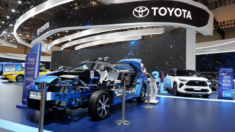 Toyota Mirai FCEV cut body di booth Toyota di GIIAS 2024. Foto: Aditya Pratama/kumparan