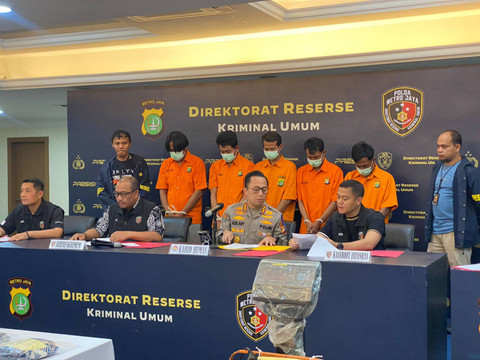 Konferensi pers mengenai kasus sindikat pencurian bajaj di Polda Metro Jaya, Jakarta Pusat pada Jumat (26/7/2024).  Foto: Abid Raihan/kumparan