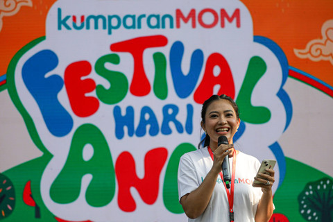 Dhini Hidayati, Chief of kumparanMOM memberikan sambutan Festival Hari Anak 2024 di Jakarta, Sabtu (27/7). Foto: Jamal Ramadhan/kumparan
