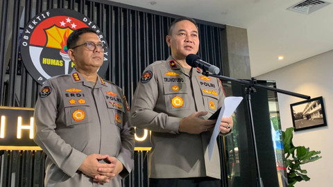 Karo Penmas Divisi Humas Polri Brigjen Pol Trunoyudo Wisnu Andiko menyampaikan keterngan pers di kantor Divisi Humas Mabes Polri, Jakarta, Sabtu (27/4/2024). Foto: Luthfi Humam/kumparan