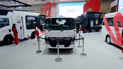 Isuzu ELF EV yang dipamerkan di GIIAS 2024. Foto: Fitra Andrianto/kumparan