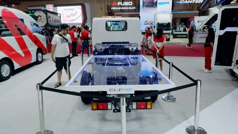 Isuzu ELF EV yang dipamerkan di GIIAS 2024. Foto: Fitra Andrianto/kumparan