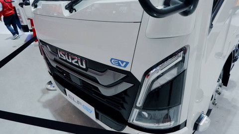 Isuzu ELF EV yang dipamerkan di GIIAS 2024. Foto: Fitra Andrianto/kumparan