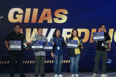 Penghargaan motor terbaik saat penutupan GIIAS 2024. Foto: Fitra Andrianto/kumparan