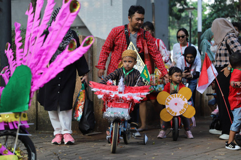 Suasana Pawai Cilik bersama Taro pada hari kedua Festival Hari Anak 2024 di Taman Anggrek, Kawasan Gelora Bung Karno, Jakarta, Minggu (28/7/2024). Foto: Iqbal Firdaus/kumparan