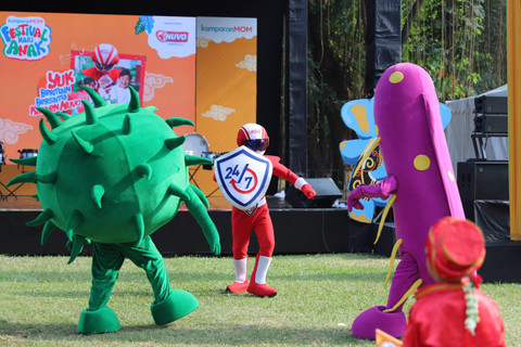 Penampilan Kapten Nuvo pada hari kedua Festival Hari Anak 2024 di Taman Anggrek, Kawasan Gelora Bung Karno, Jakarta, Minggu (28/7/2024). Foto: Iqbal Firdaus/kumparan