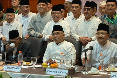 Ketua umum PBNU Gus Yahya dan sekjen PBNU Gus Ipul di Pleno PBNU 2024 di Hotel Bidakara, Jakarta Selatan pada Minggu (28/7/2024). Foto: Abid Raihan/kumparan