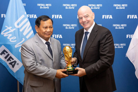 Presiden FIFA Gianni Infantino bertemu Prabowo Subianto di Paris, Prancis. Foto: FIFA