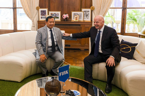 Presiden FIFA Gianni Infantino bertemu Prabowo Subianto di Paris, Prancis. Foto: FIFA