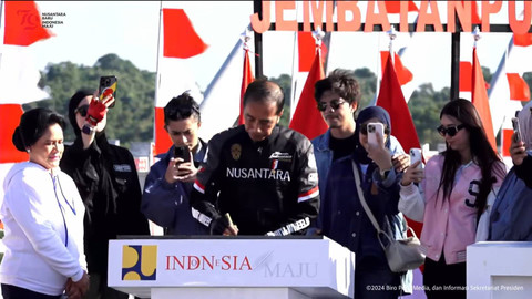 Presiden Joko Widodo meresmikan jembatan Pulau Balang, Kabupaten Penajam Paser Utara, Minggu (28/7/2024). Foto: YouTube/Sekretariat Presiden