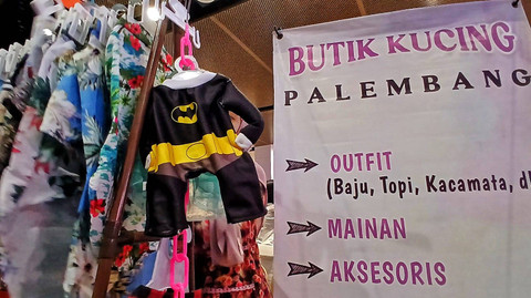 Tenant yang menyediakan aksesoris hewan juga tersedia di event Palembang Pet Festival 2024, Minggu (28/7) Foto: ary priyanto/urban id