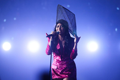 Penyanyi Anggun C. Sasmi tampil dalam konser tunggal bertajuk #enchantingANGGUN di Plenary Hall, Jakarta Convention Center, Jakarta, Minggu (28/7/2024). Foto: Iqbal Firdaus/kumparan