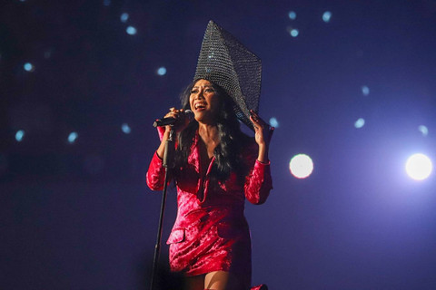 Penyanyi Anggun C. Sasmi tampil dalam konser tunggal bertajuk #enchantingANGGUN di Plenary Hall, Jakarta Convention Center, Jakarta, Minggu (28/7/2024). Foto: Iqbal Firdaus/kumparan