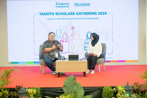 Menteri Riset dan Teknologi/ Kepala Badan Riset dan Inovasi Nasional (2019-2021), Prof. Bambang Brodjonegoro (kiri) saat membuka sesi inspirational talk Tanoto Scholars Gathering (TSG). Foto: Dok. Istimewa