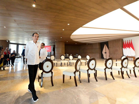 Presiden Jokowi meninjau Kompleks Istana Kepresidenan IKN, Senin (29/7/2024).  Foto: Muchlis Jr/Biro Pers Sekretariat Presiden