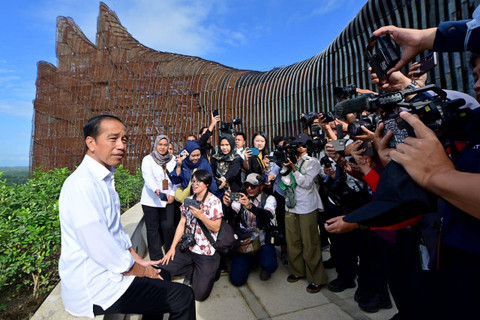 Presiden Jokowi meninjau Kompleks Istana Kepresidenan IKN, Senin (29/7/2024).  Foto: Muchlis Jr/Biro Pers Sekretariat Presiden