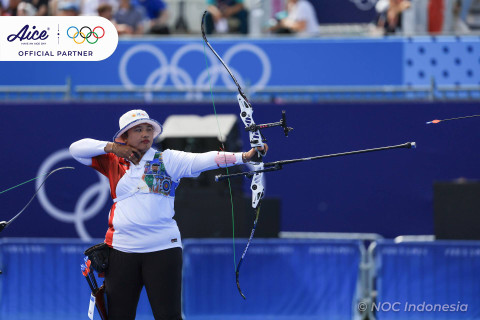 Pemanah putri Indonesia Rezza Octavia pada pertandingan Olimpiade Paris 2024 di Porte De La Chapella Arena, Paris, Prancis. Foto: NOC Indonesia