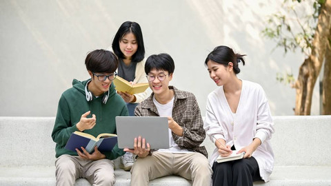 Ilustrasi manfaatkan program beasiswa. Foto: Shutterstock