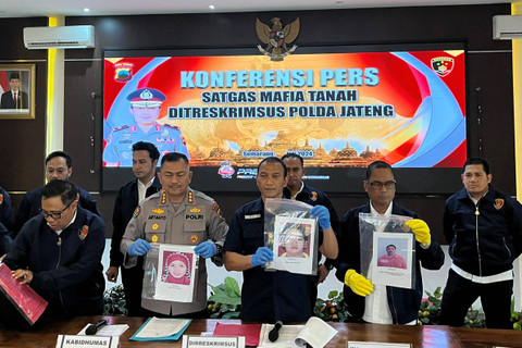 Jumpa pers kasus mafia tanah dengan korban petani di Salatiga, Senin (29/7/2024). Foto: Intan Alliva Khansa/kumparan