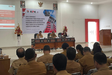 Direktorat Koordinasi dan Supervisi KPK Wilayah V menggelar rapat koordinasi pencegahan korupsi bersama Pemerintah Daerah Sumba Timur, di Kantor Bupati Sumba Timur, NTT, Senin (29/7/2024).  Foto: Fadhil Pramudya/kumparan
