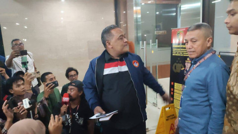 Kepala BP2MI, Benny Rhamdani, usai dimintai keterangan terkait sosok berinisial T di Bareskrim Polri, Jakarta, Senin (29/7/2024). Foto: Rachmadi Rasyad/kumparan