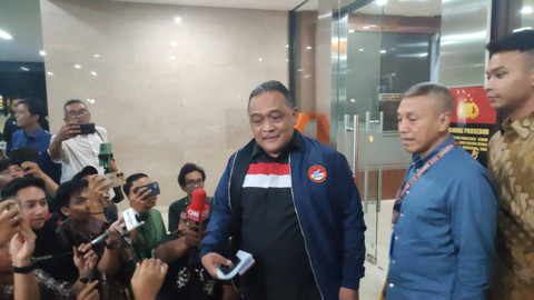 Kepala BP2MI, Benny Rhamdani, usai dimintai keterangan terkait sosok berinisial T di Bareskrim Polri, Jakarta, Senin (29/7/2024). Foto: Rachmadi Rasyad/kumparan