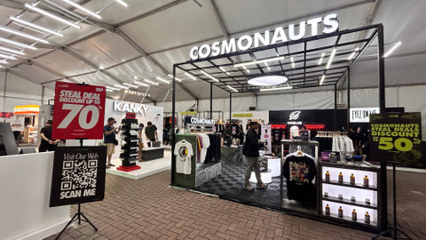 Pameran streetwear DRP Jakarta dalam gelaran Jakarta Fashion & Food Festival (JF3) di Summarecon Mall Serpong, Senin (29/7). Foto: Selfy Momongan/kumparan
