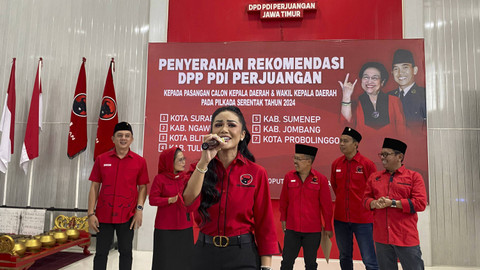 Penyanyi dan Politikus PDIP, Kris Dayanti saat di Kantor DPD PDI Perjuangan Jatim di Surabaya, Selasa (30/7/2024). Foto: Farusma Okta Verdian/kumparan