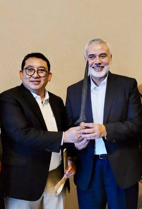 Fadlin Zon saat bertemu dengan Pemimpin Hamas Ismail Haniyeh. Foto: X/@fadlizon