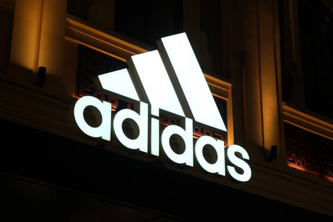 Ilustrasi logo adidas. Foto: Shutterstock