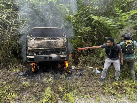 Truk yang dibakar KKB Yahukimo, Papua Pegunungan, Rabu (31/7/2024). Foto: Dok Istimewa