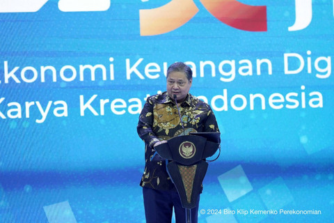 Menteri Koordinator (Menko) Bidang Perekonomian Airlangga Hartarto menyampaikan pidato dalam acara FEKDI x KKI di Jakarta Convention Center, Kamis (1/8/2024).  Foto: Dok. Kemenko Perekonomian