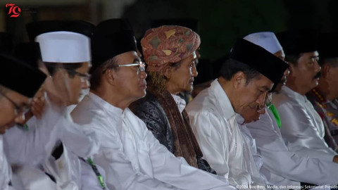 Menko PMK Muhadjir Effendy bersama menteri Kabinet Indonesia Maju hadiri Zikir Kebangsaan di Istana Negara, Jakarta, Kamis (1/8/2024). Foto: YouTube/Sekretariat Presiden