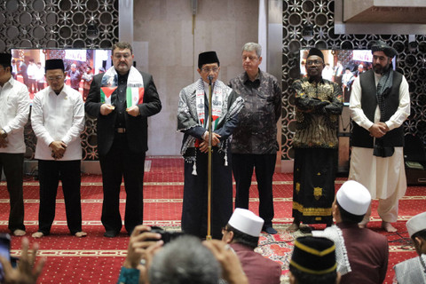 Masjid Istiqlal menggelar sholat ghaib setelah Jumatan (2/8/2024). Foto: Jamal Ramadhan/kumparan