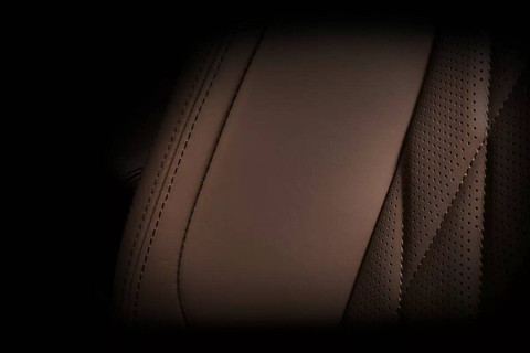 Jok kulit di Mitsubishi Outlander PHEV Facelift. Foto: Carscoops