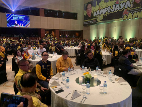Ketua Partai Golkar, Airlangga Hartarto menghadiri puncak HUT ke-46 Angkatan Muda Pembaharuan Indonesia (AMPI) di Djakarta Theater, Jakarta, Jumat (2/8/2024).  Foto: Luthfi Humam/kumparan