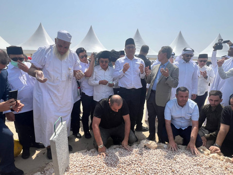 Wakil Presiden ke-10 dan ke-12 Republik Indonesia Jusuf Kalla menghadiri pemakaman pemimpin Hamas Ismail Haniyeh di Doha, Qatar, Jumat (8/2/2024).   Foto: Dok. Tim Media JK