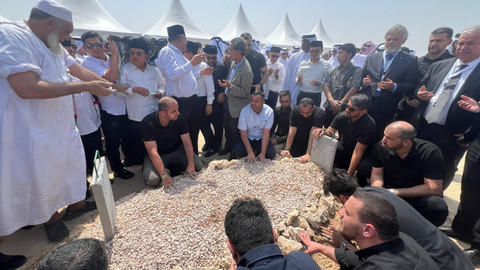 Wakil Presiden ke-10 dan ke-12 Republik Indonesia Jusuf Kalla menghadiri pemakaman pemimpin Hamas Ismail Haniyeh di Doha, Qatar, Jumat (8/2/2024).   Foto: Dok. Tim Media JK