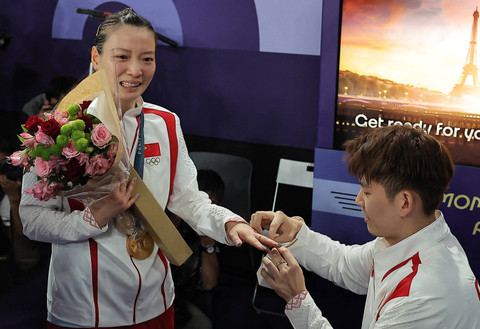 Huang Yaqiong dilamar Liu Yuchen di Olimpiade Paris 2024. Foto: REUTERS/Ann Wang