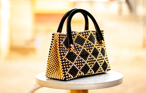 Ilustrasi tas manik-manik. Foto: Nana Kakraba/Shutterstock