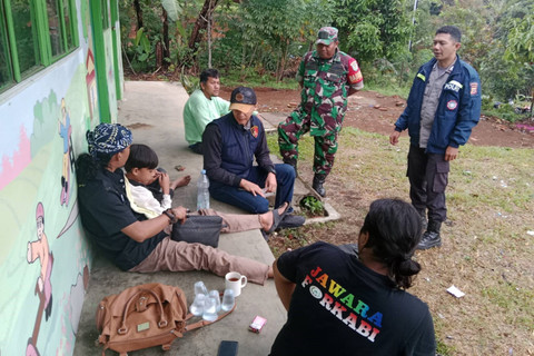 Sebuah bus mengalami kecelakaan di Jalan Alternatif Taman Safari, Desa Citeko, Kecamatan Cisarua, Kabupaten Bogor, Sabtu (3/8/2024).  Foto: Dok. Polsek Cisarua