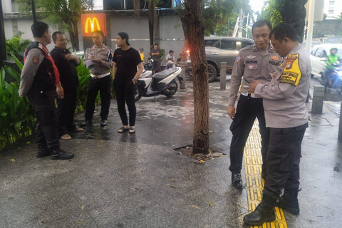 Bocah usia 9 tahun tabrak kendaraan dan tiang lampu merah di Kemang, Jakarta Selatan pada Sabtu (3/8/2024). Foto: Polda Metro Jaya