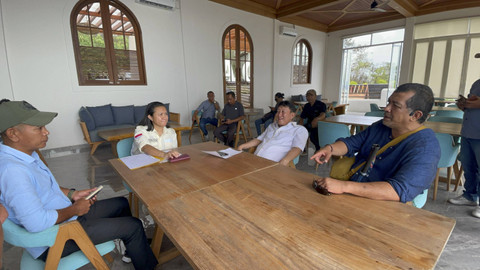 Direktorat Koordinasi dan Supervisi KPK Wilayah V melakukan pendampingan terhadap Pemda Manggarai Barat, saat menggelar sidak ke Hotel La Cecile, di Labuan Bajo, Manggarai Barat, Nusa Tenggara Timur, Sabtu (3/8/2024). Foto: Fadhil Pramudya/kumparan